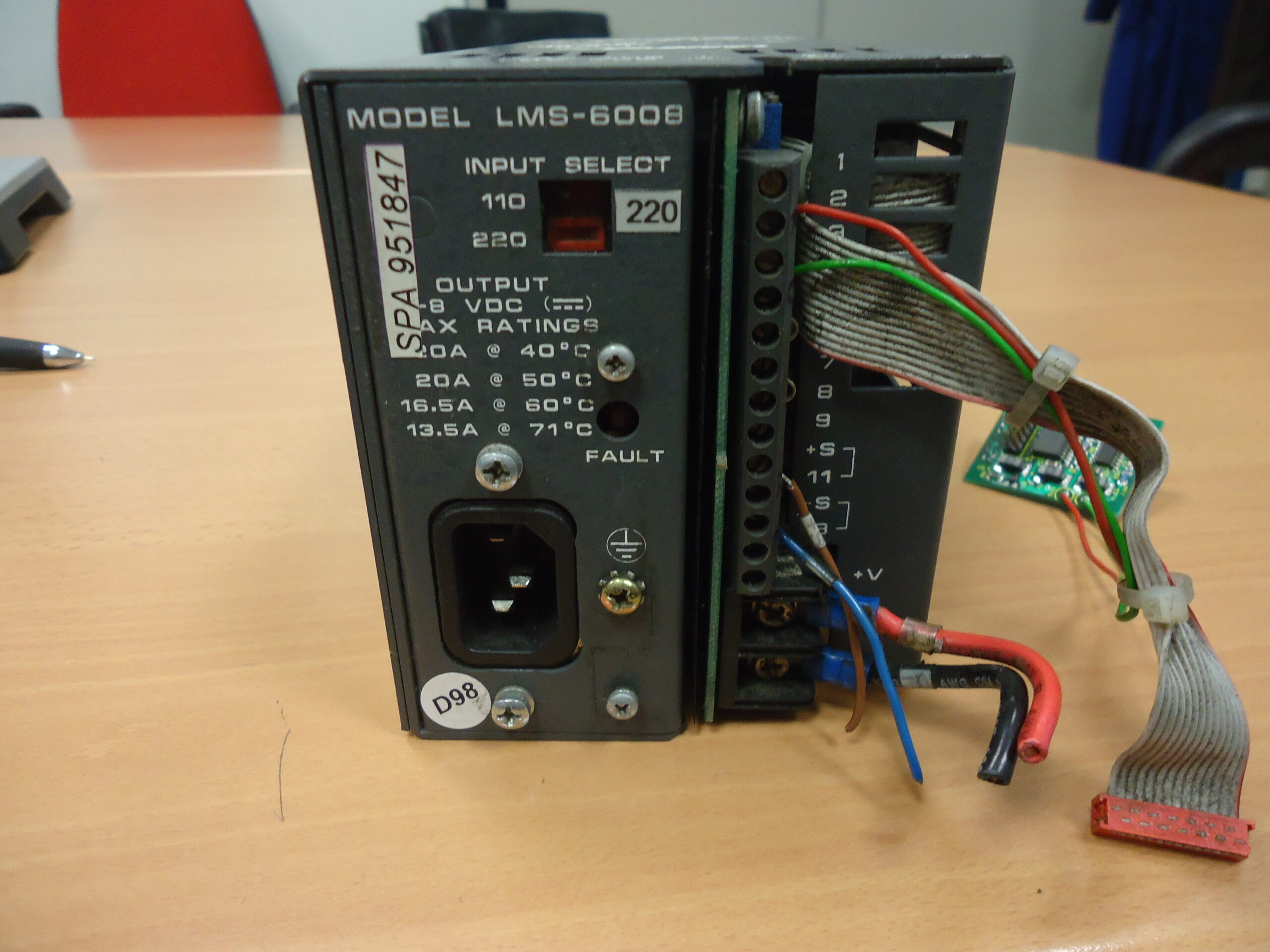 LAMBDA Power supply 110/220V. 245W. ( Used ) - 1 Box of 1 Piece